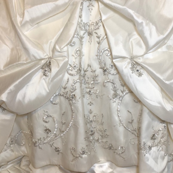 Alfred Angelo sweetheart bridal gown - Picture 3 of 11